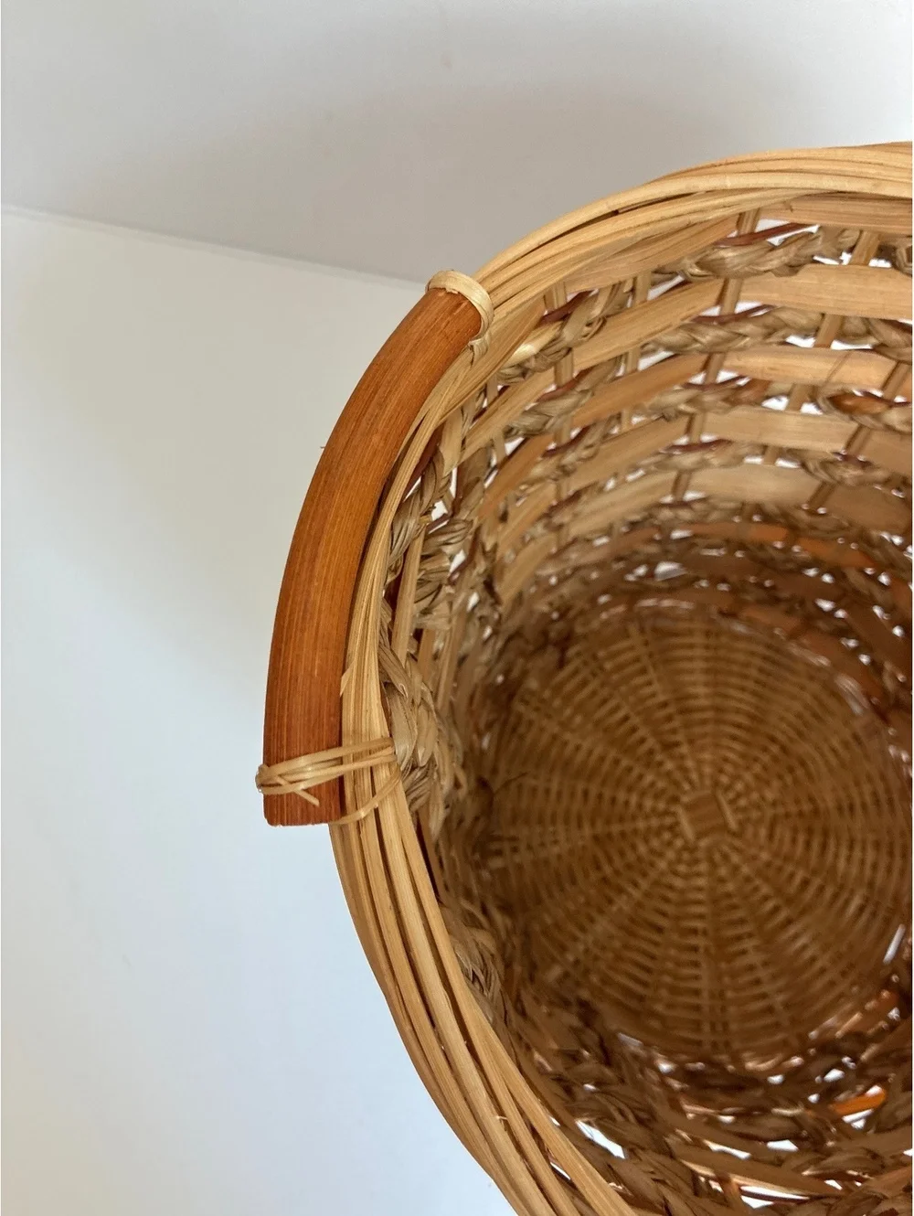Vintage Woven Seagrass Reed Basket with Handles Rustic Boho Storage Planter 10”